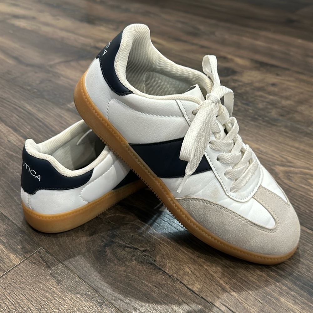 Nautica Women’s Dores Fashion Sneaker Size 7 Navy Blue & White